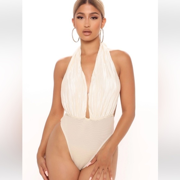 FASHION Nova Ivory Happy Hour Drinks Bodysuit. Size XS. Lg.  P - Picture 2 of 4